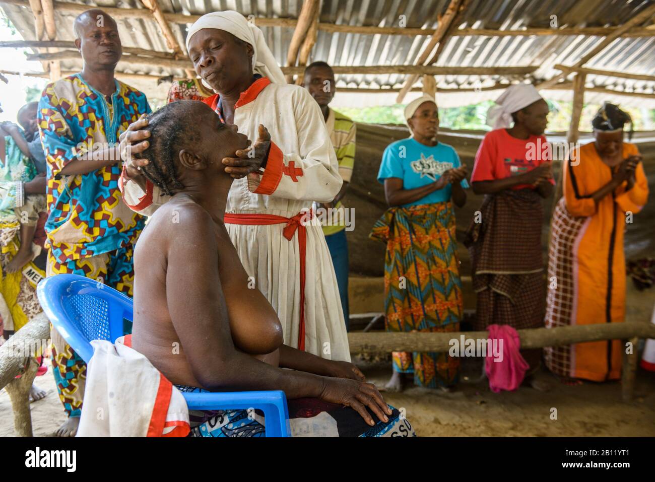 Église en Afrique guérison spirituelle et masse en République du Congo Banque D'Images