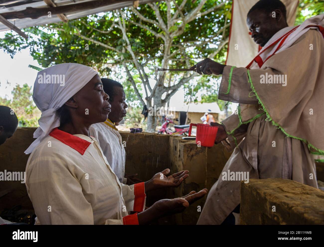 Église en Afrique guérison spirituelle et masse en République du Congo Banque D'Images