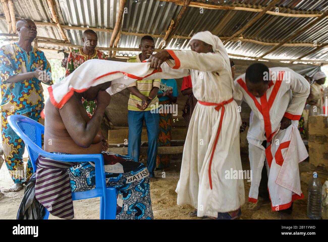 Église en Afrique guérison spirituelle et masse en République du Congo Banque D'Images