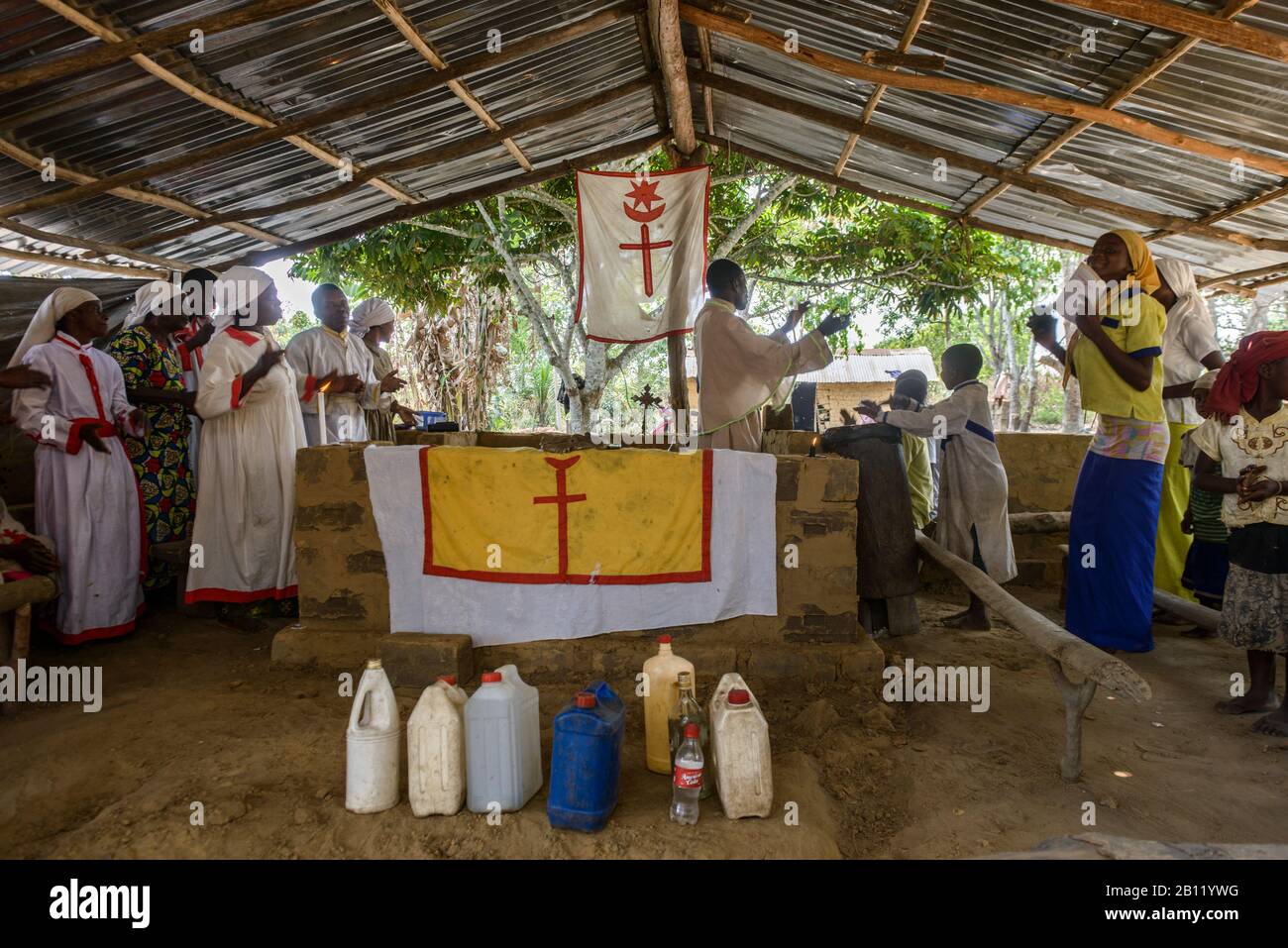 Église en Afrique guérison spirituelle et masse en République du Congo Banque D'Images