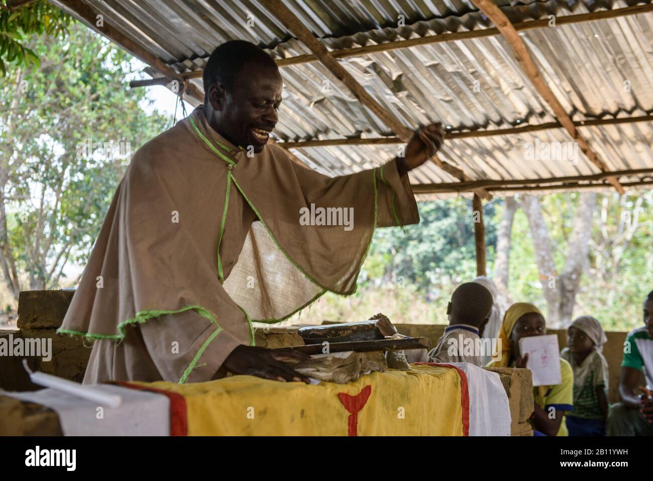 Église en Afrique guérison spirituelle et masse en République du Congo Banque D'Images