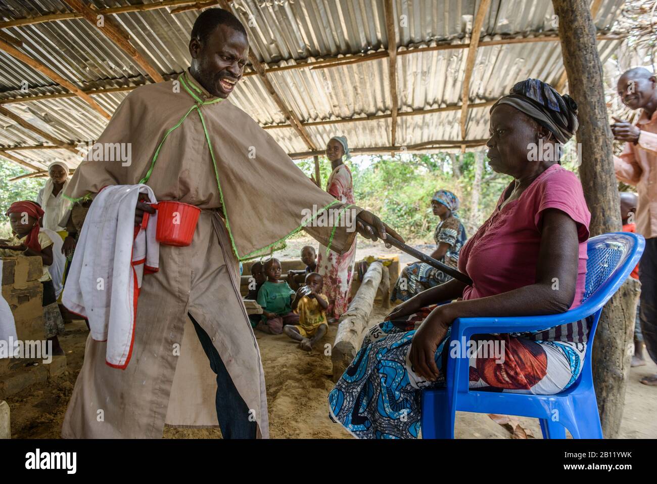 Église en Afrique guérison spirituelle et masse en République du Congo Banque D'Images