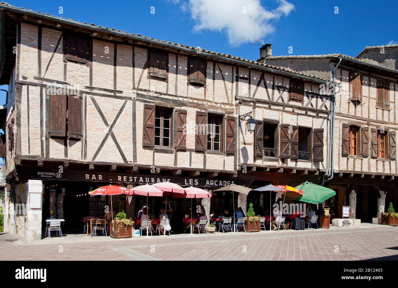 Place principale, Castelnau de Montmiral, Tarn, région Midi Pyrénées, France, Europe Banque D'Images