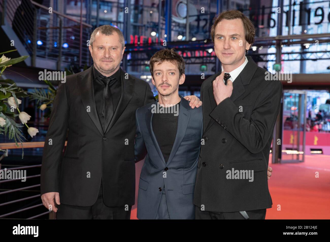 Berlin, Allemagne. 22 février 2020. 70ème Berlinale, tapis rouge, Gala spécial Berlinale, « leçons persanes » : réalisateur Vadim Perelman (l-r), acteur Nahuel Perez Biscayart et acteur Lars Eidinger. Le Festival International du Film a lieu du 20.02 au 01.03.2020. Crédit: Gerald Matzka/Dpa-Zentralbild/Dpa/Alay Live News Banque D'Images