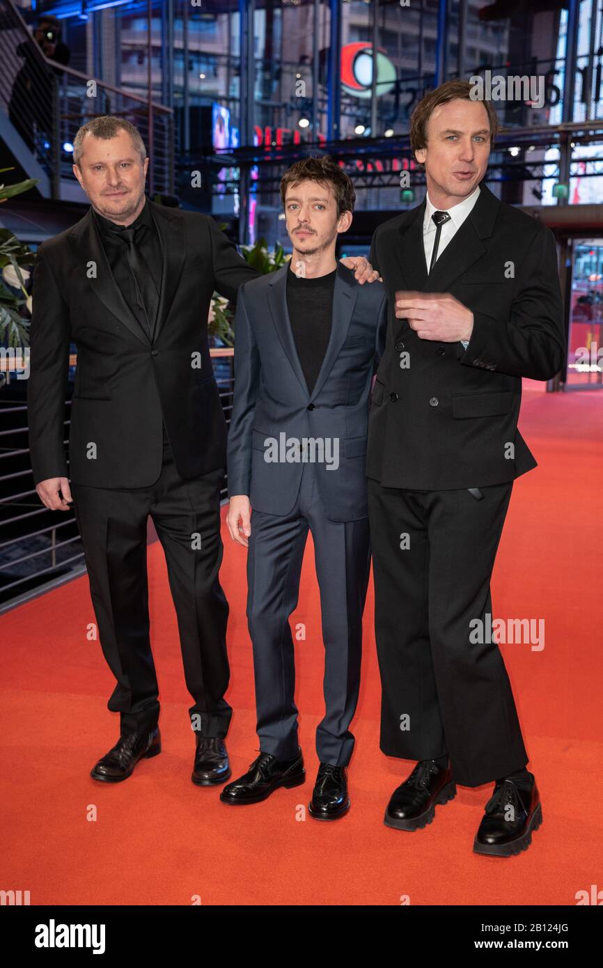 Berlin, Allemagne. 22 février 2020. 70ème Berlinale, tapis rouge, Gala spécial Berlinale, « leçons persanes » : réalisateur Vadim Perelman (l-r), acteur Nahuel Perez Biscayart et acteur Lars Eidinger. Le Festival International du Film a lieu du 20.02 au 01.03.2020. Crédit: Gerald Matzka/Dpa-Zentralbild/Dpa/Alay Live News Banque D'Images
