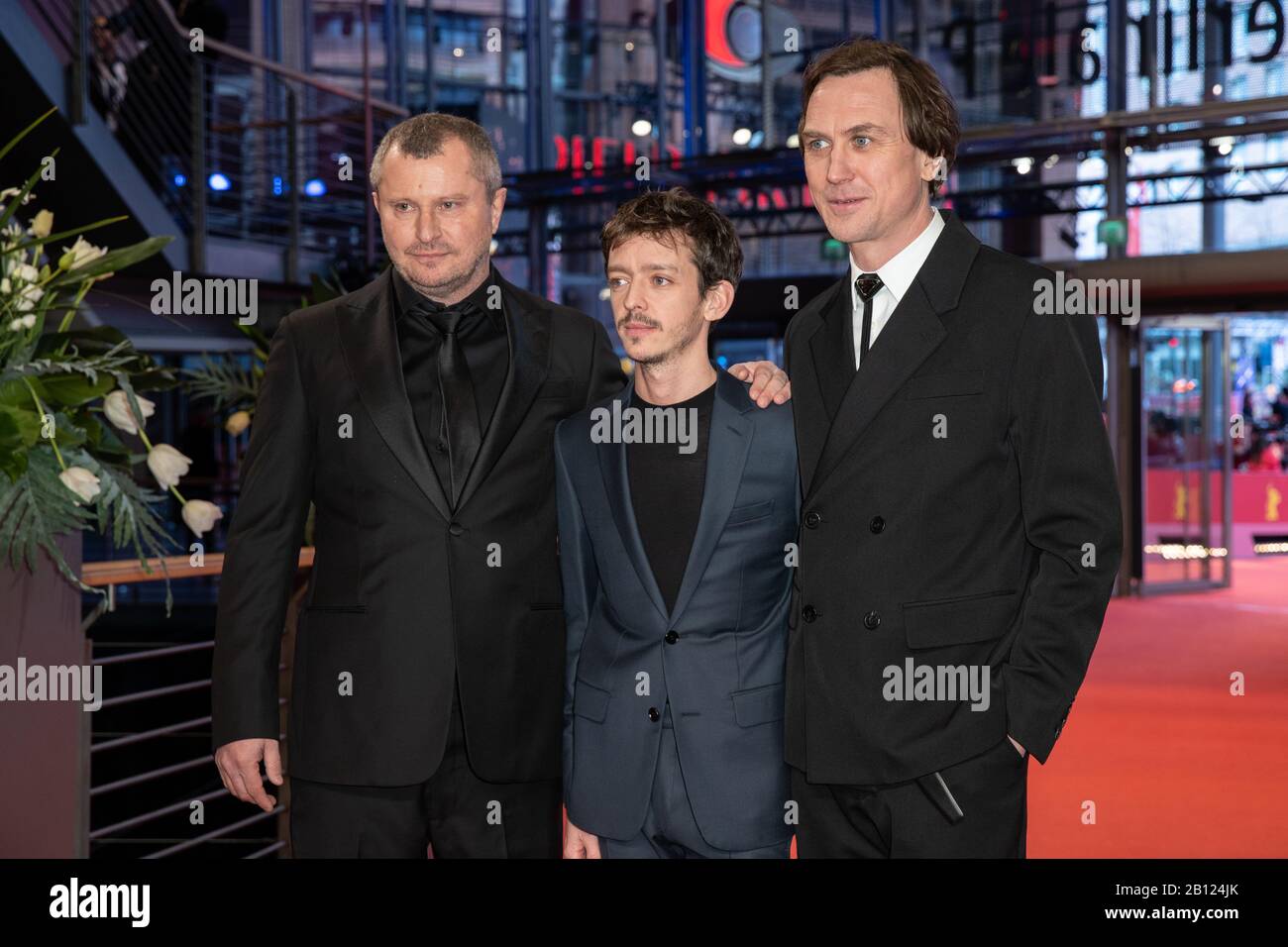 Berlin, Allemagne. 22 février 2020. 70ème Berlinale, tapis rouge, Gala spécial Berlinale, « leçons persanes » : Directeur Vadim Perelman (l-r), acteur Nahuel Perez Biscayart et acteur Lars Eidinger sur le tapis rouge. Le Festival International du Film a lieu du 20.02 au 01.03.2020. Crédit: Gerald Matzka/Dpa-Zentralbild/Dpa/Alay Live News Banque D'Images
