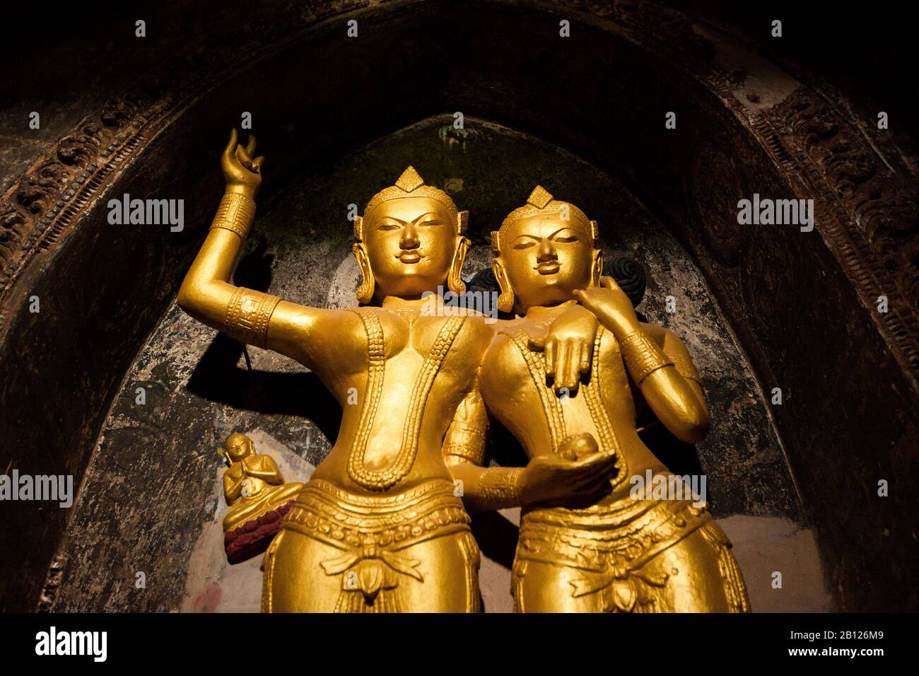 Statues de Bouddha d'or au temple d'Abeyadana Pahto à Bagan. Myanmar Banque D'Images