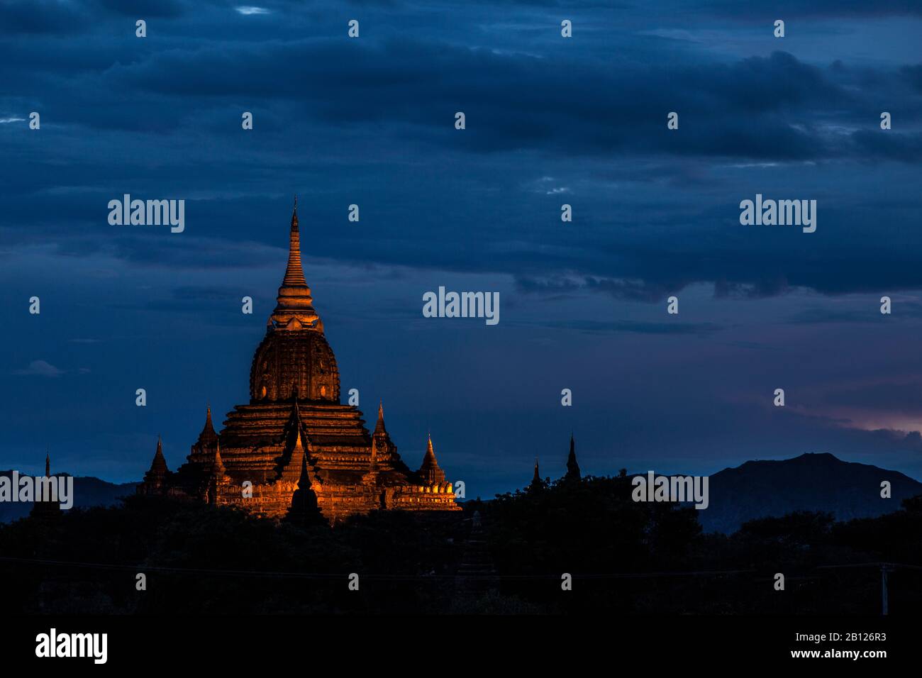 Abeyadana Pahto au crépuscule. Bagan, Myanmar Banque D'Images