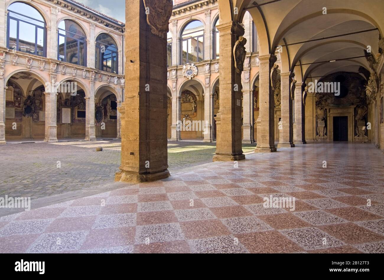 Palazzo of the archiginnasio Banque de photographies et d’images à haute résolution Alamy