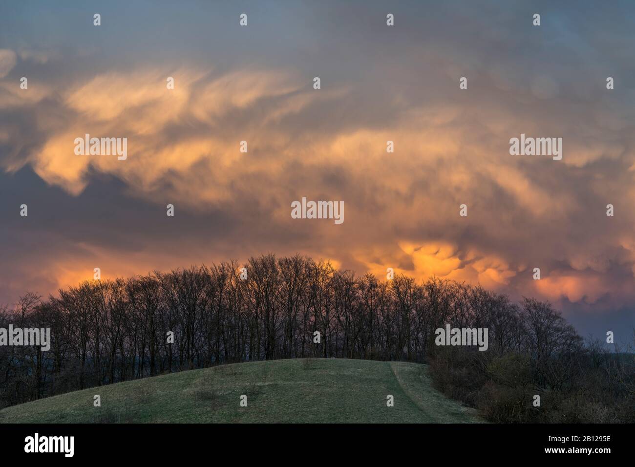 Szinérváralja, orages, nuages Mammatus, coucher de soleil, Thuringe, Allemagne Banque D'Images