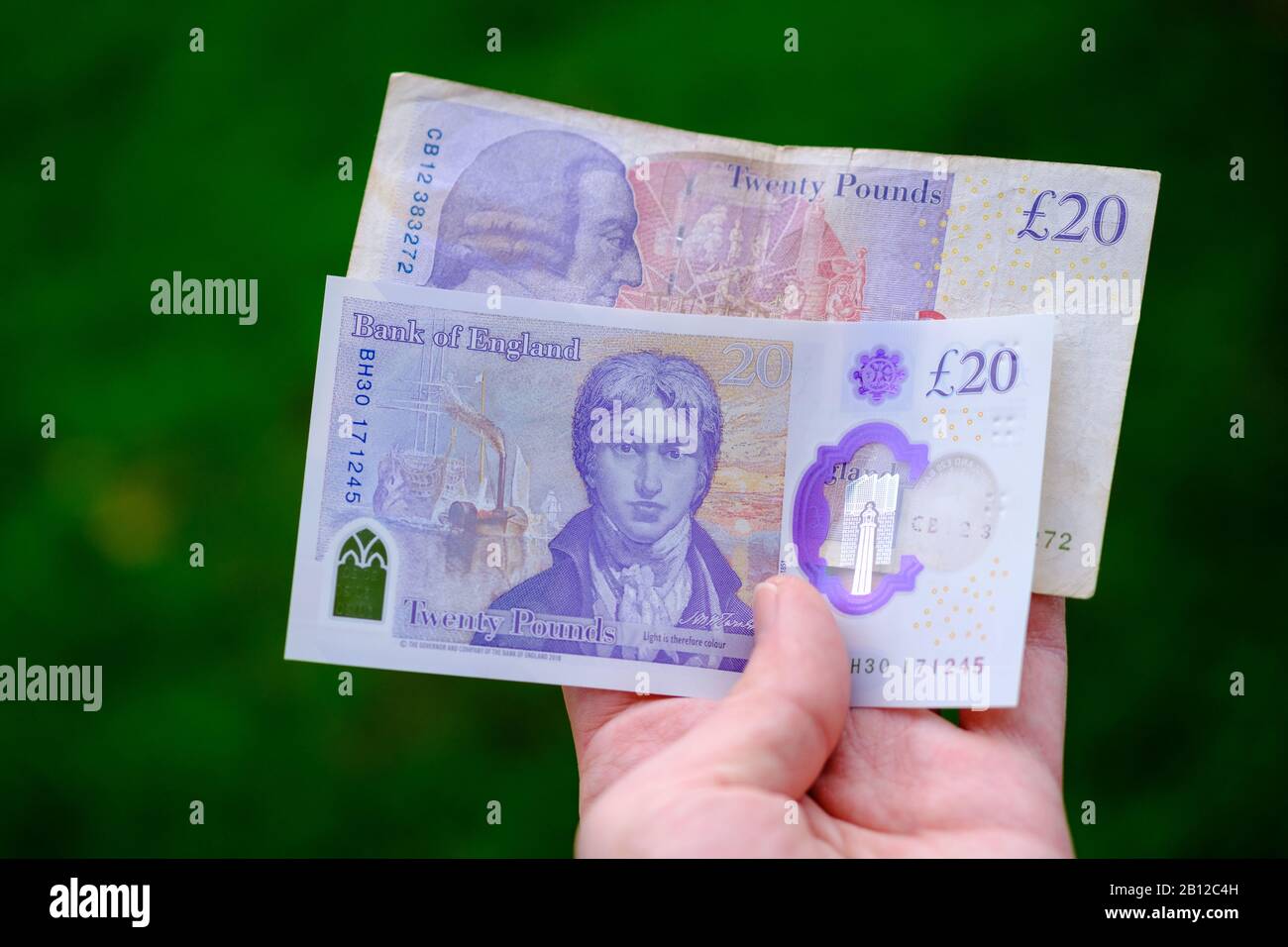 Nouveau billet de 20 livres en polymère britannique, ancien et nouveau, publié en février 2020 au Royaume-Uni. Banque D'Images