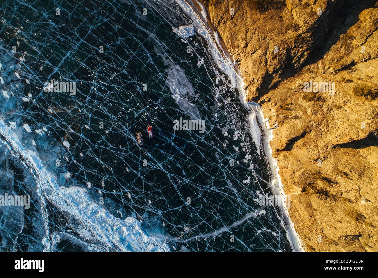 Coucher de soleil sur le Lac Baïkal gelé, Russie Banque D'Images