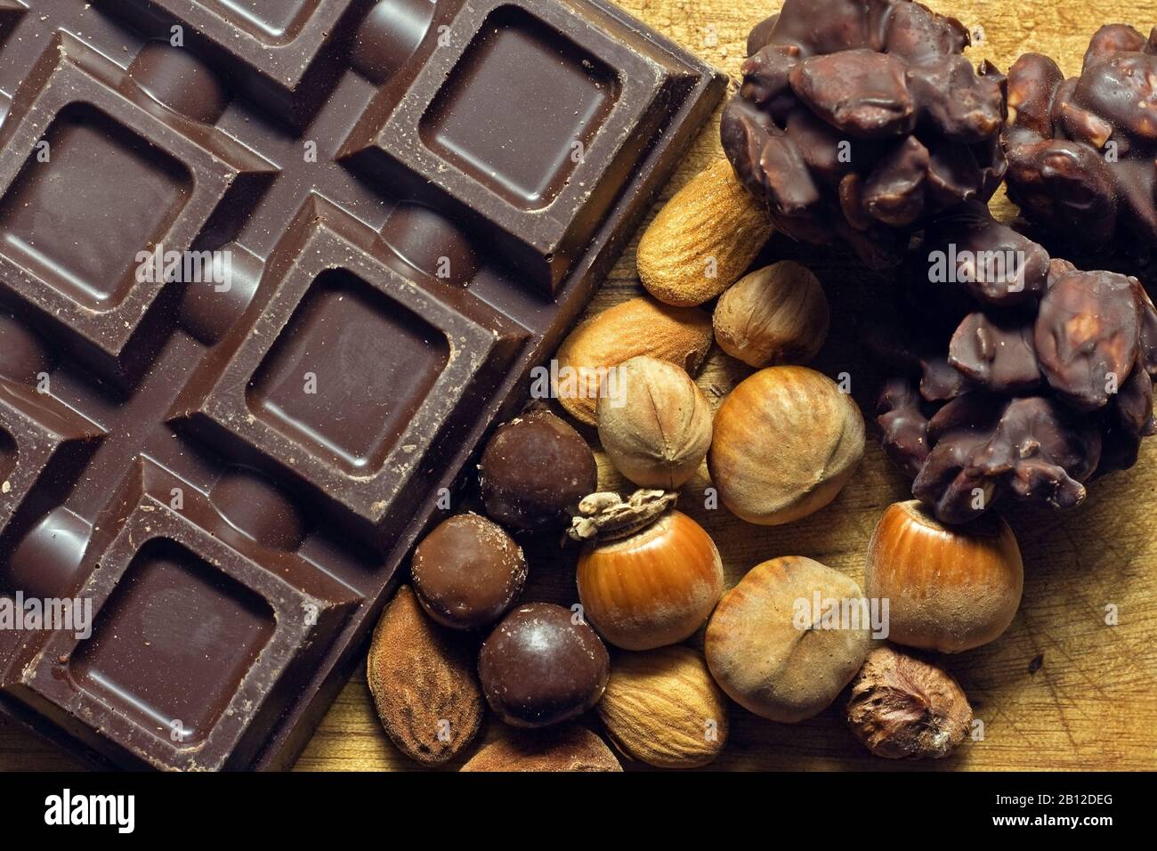 chocolat avec ingrédients - cioccolato e ingredienti Banque D'Images