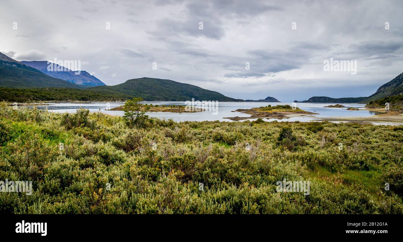 Beau paysage autour du lac Lago Roco et de la rivière Rio Lapataia dans le parc national Tierra Del Fuego, Argentine. Banque D'Images