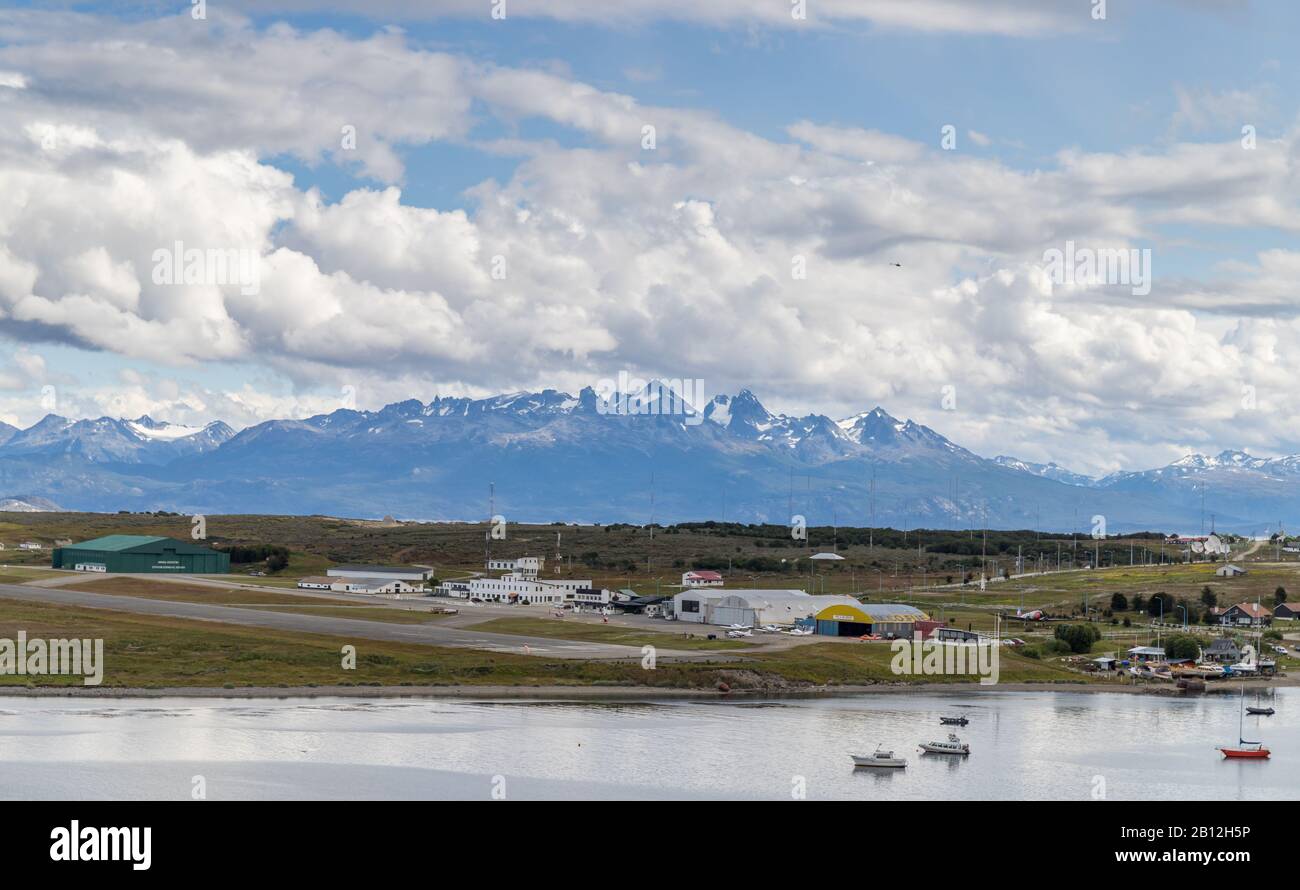 Ushuaia / Argentine - 23 janvier 2020: Le port sud argentin d'Ushuaia fournit l'amarrage pour un grand nombre de navires de croisière en Antarctique. Banque D'Images