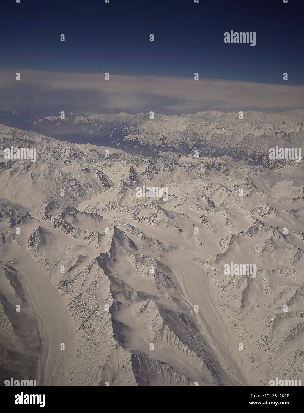 Vue aérienne de l'Himalaya indien. Himalaya. Inde Banque D'Images