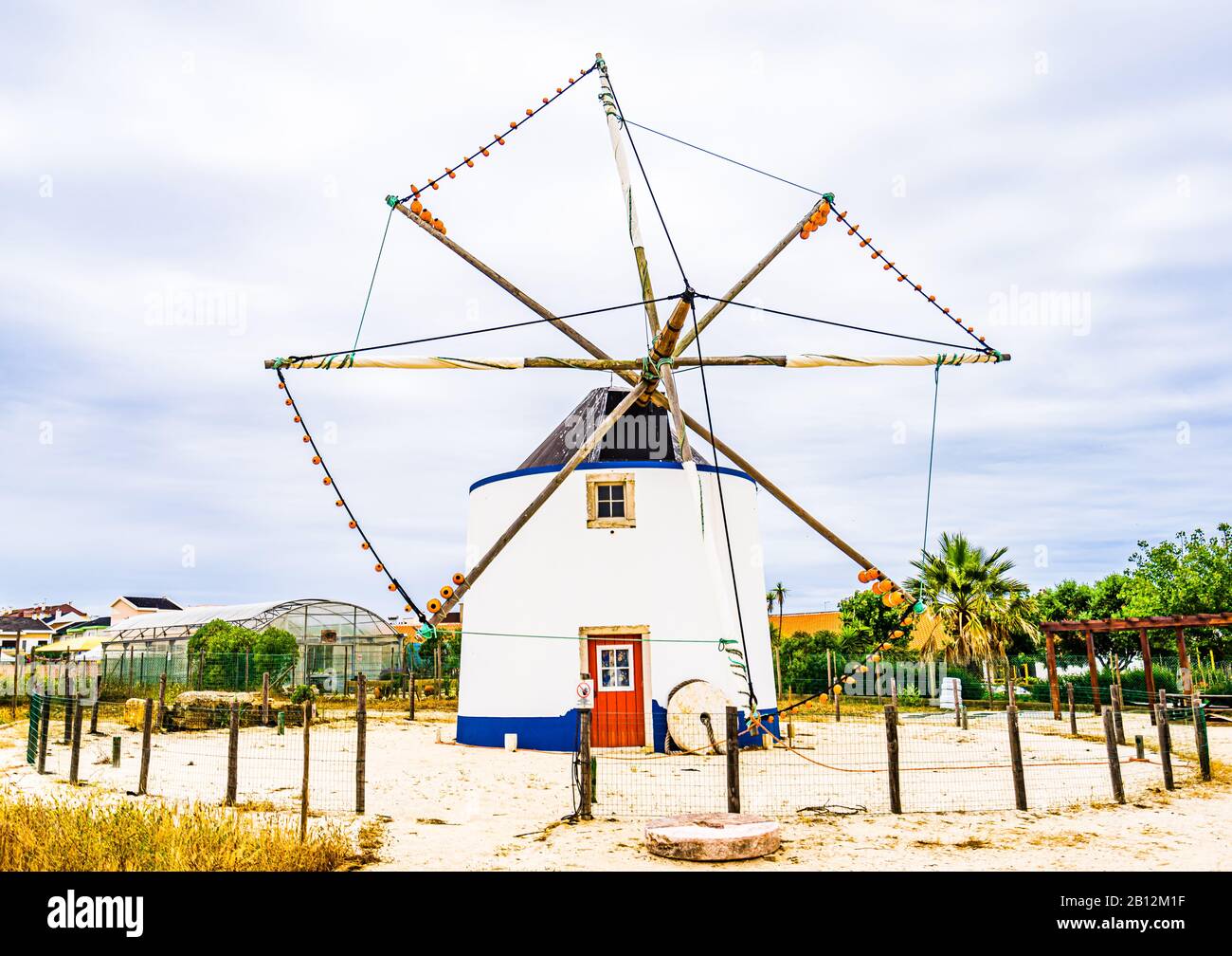 Vue sur l'ancien moulin de Geraldes à Peniche, Portugal Banque D'Images