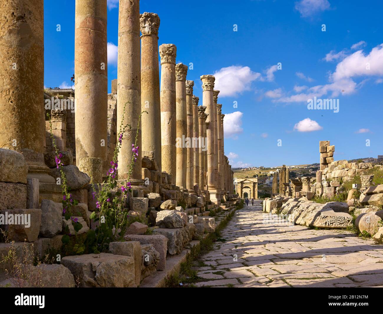 Colonnes rue Cardo Maximus dans l'ancienne ville de Jerash, Jordanie, Moyen-Orient Banque D'Images