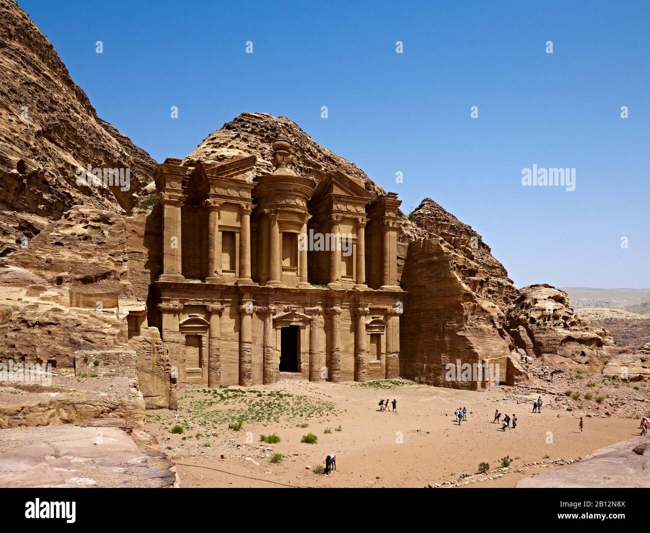 Tombe de roche ad-Deir ou Monastère à Petra, Jordanie, Moyen-Orient Banque D'Images
