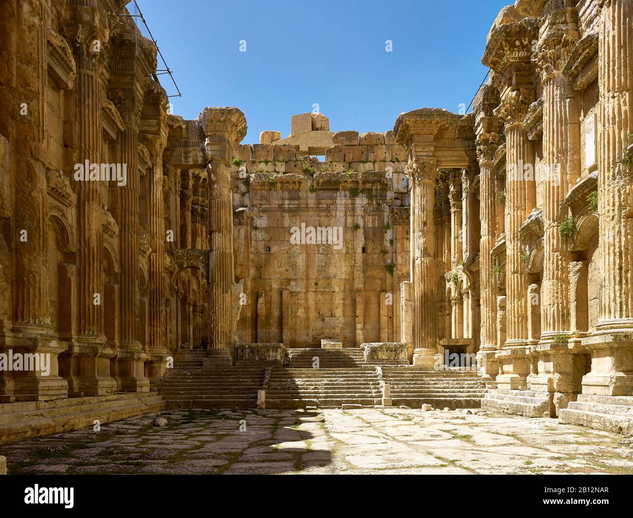 Intérieur du temple de Bacchus dans l'ancienne ville de Baalbek, Liban, Moyen-Orient Banque D'Images