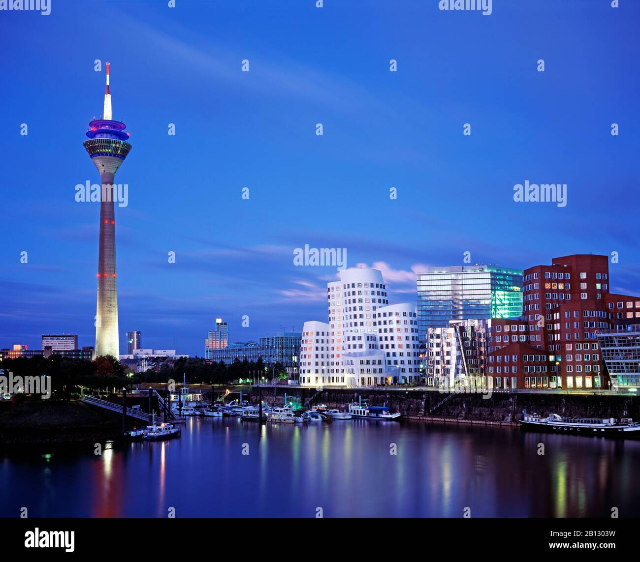 Bâtiments Gehry dans le Medienhafen, Düsseldorf, Allemagne Banque D'Images