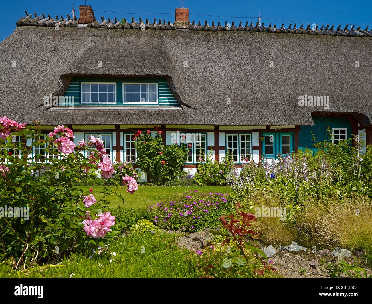 Ferme avec toit de chaume à Boren-Lindau, dans le quartier de Schlei, Schleswig-Flensburg, Schleswig-Holstein, Allemagne Banque D'Images