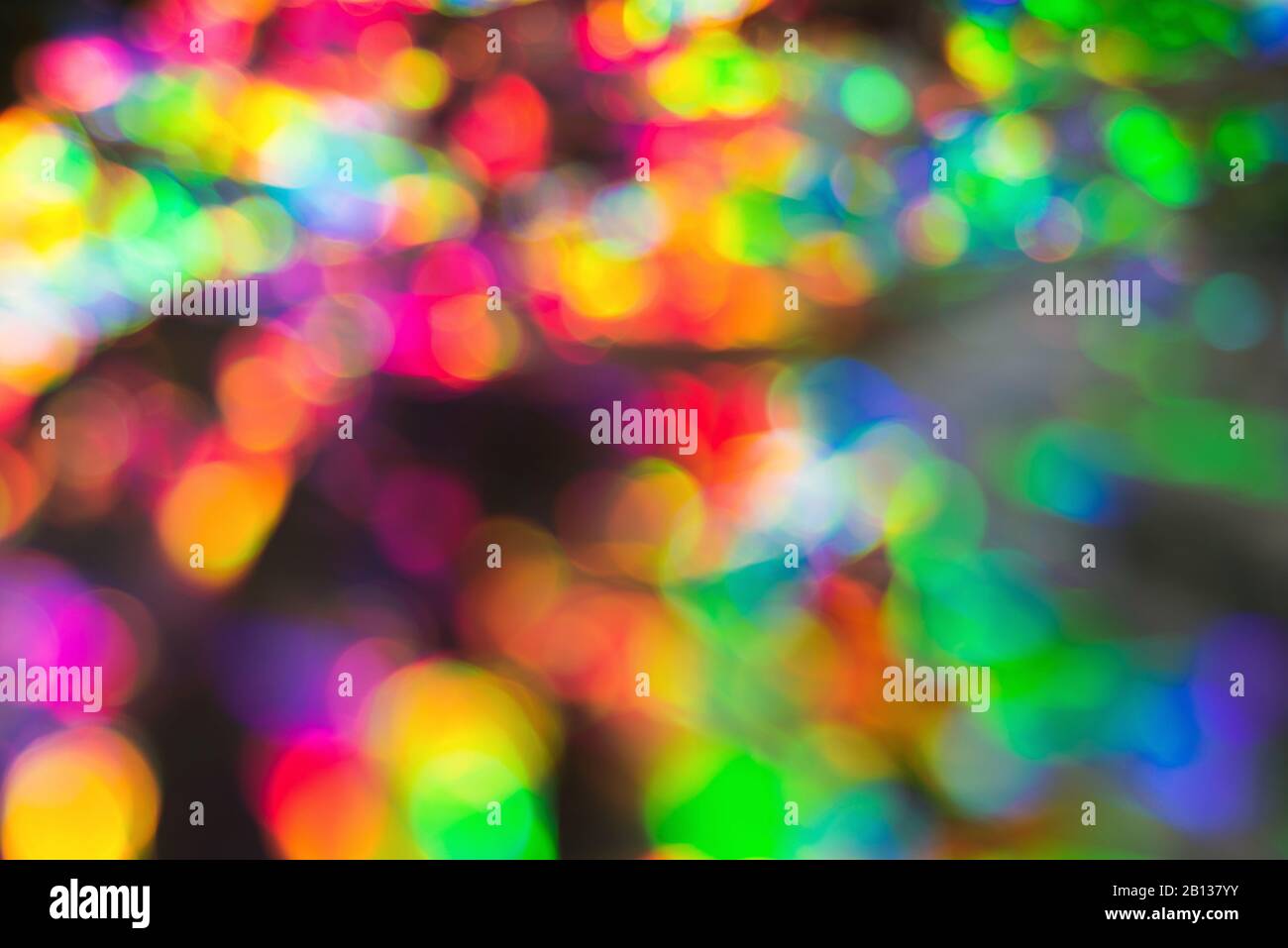 Arrière-plan délicat pailleté bokeh arc-en-ciel. Couleur créative et sombre de l'image. Banque D'Images