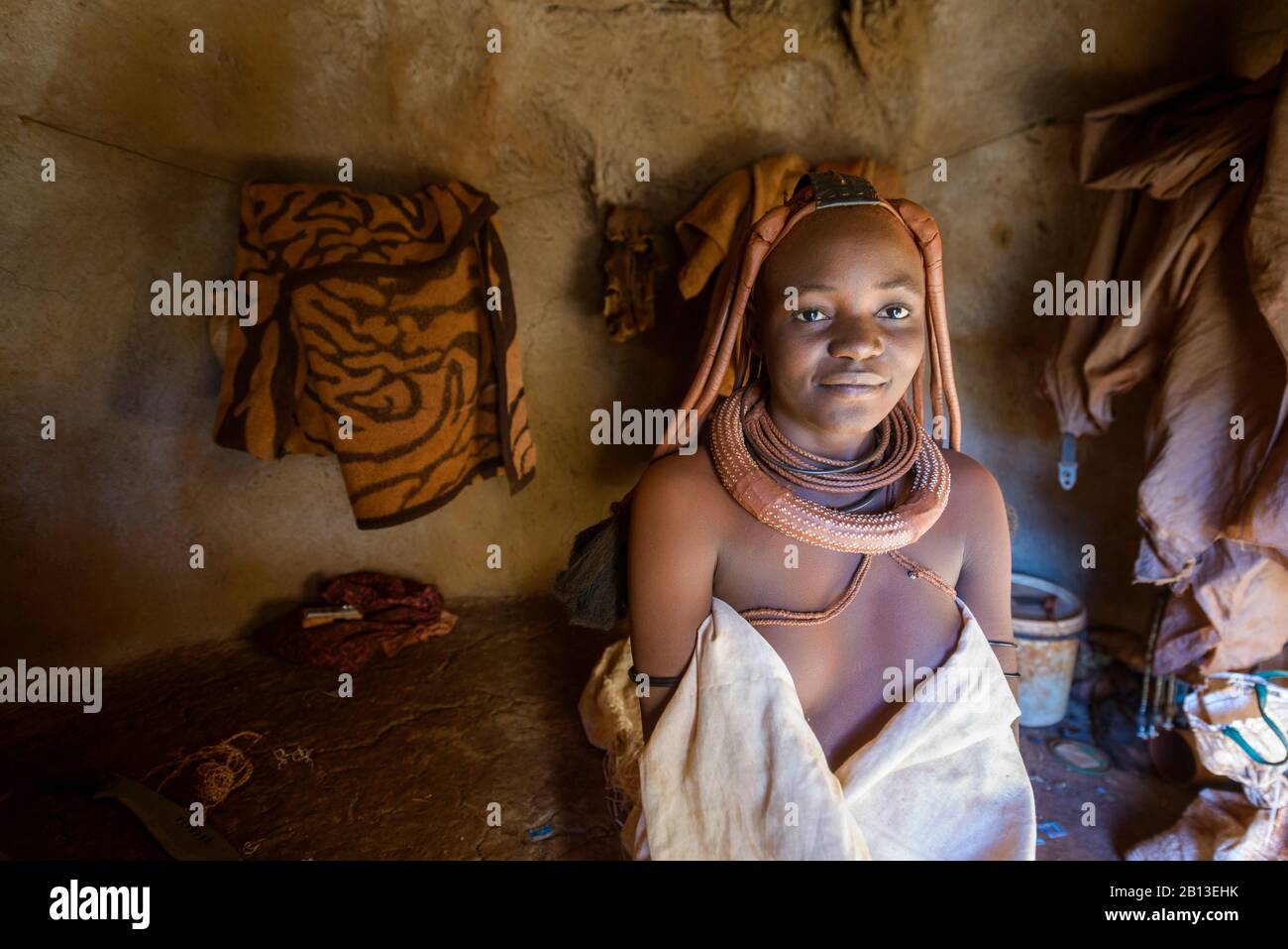 Filles de la tribu Himba à Kaokoland, Namibie, Afrique Banque D'Images