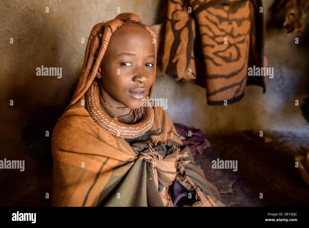 Filles de la tribu Himba à Kaokoland, Namibie, Afrique Banque D'Images