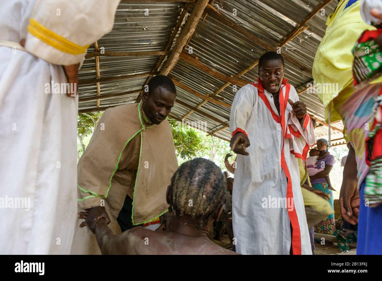 Église clandestine, guérison spirituelle et masse en République du Congo, Afrique Banque D'Images