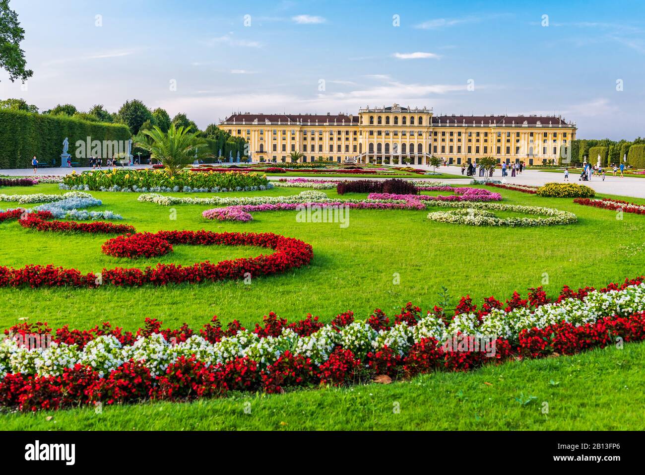 Le palais de Schönbrunn était la principale résidence d'été des dirigeants des Habsbourg. C'est une palce rococo qui est maintenant devenue un site du patrimoine mondial De L'Unesco Banque D'Images