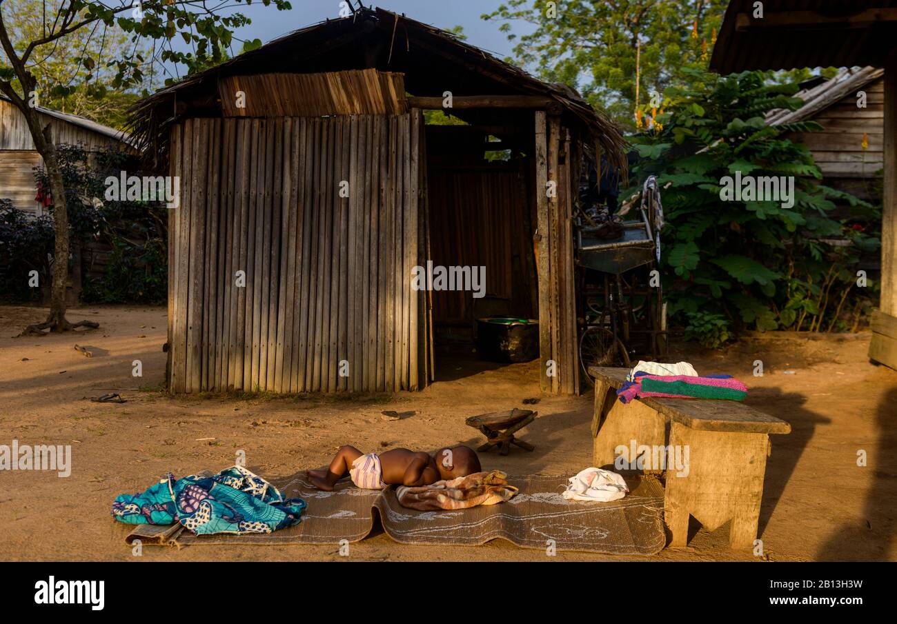 Bébé bantu,Bayanga,république centrafricaine,Afrique Banque D'Images