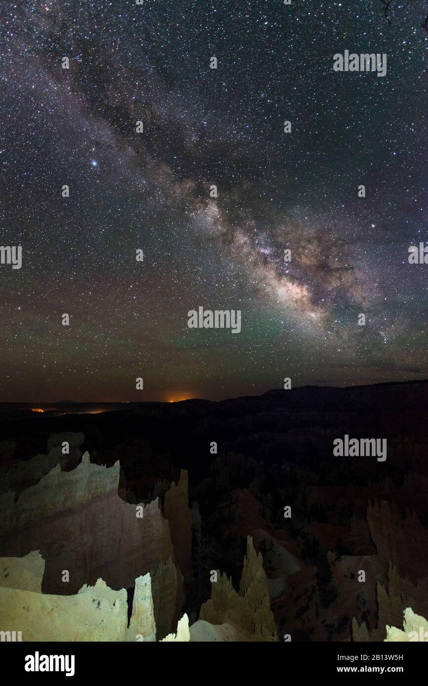 Galaxie de la Voie lactée, oodoos, parc national de Bryce Canyon, Utah, États-Unis Banque D'Images