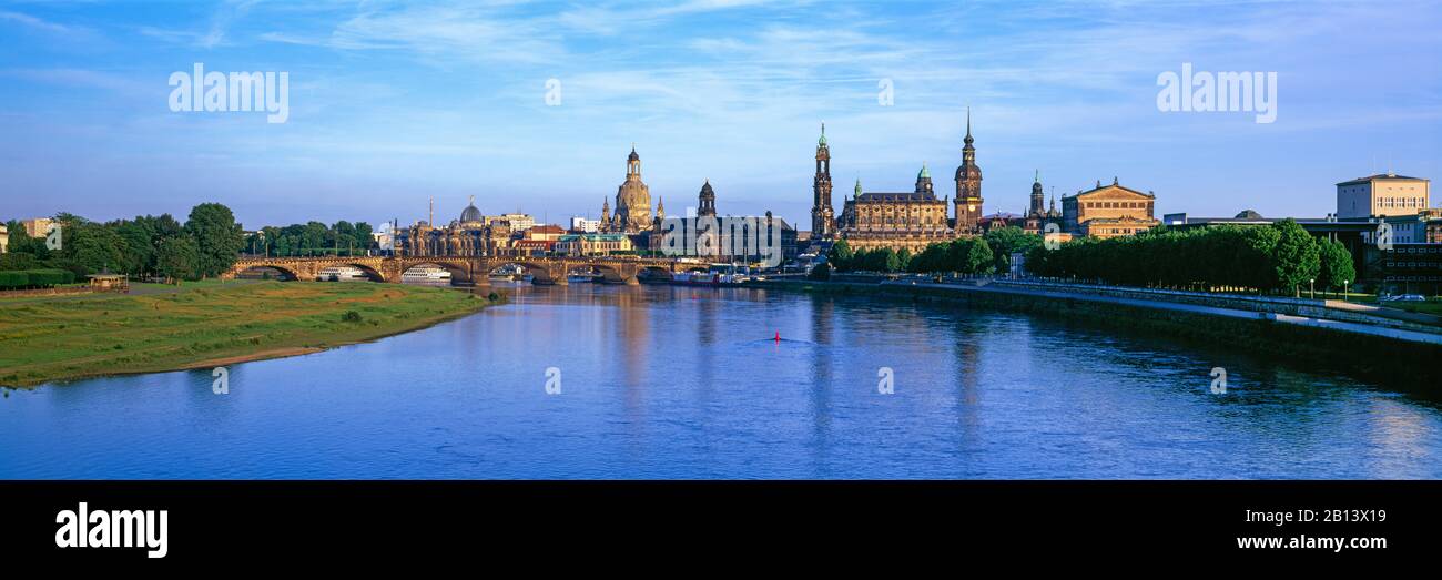 Vue sur la ville de Dresde, Saxe, Allemagne vue sur la ligne de ciel de Dresde, Saxe, Allemagne Banque D'Images