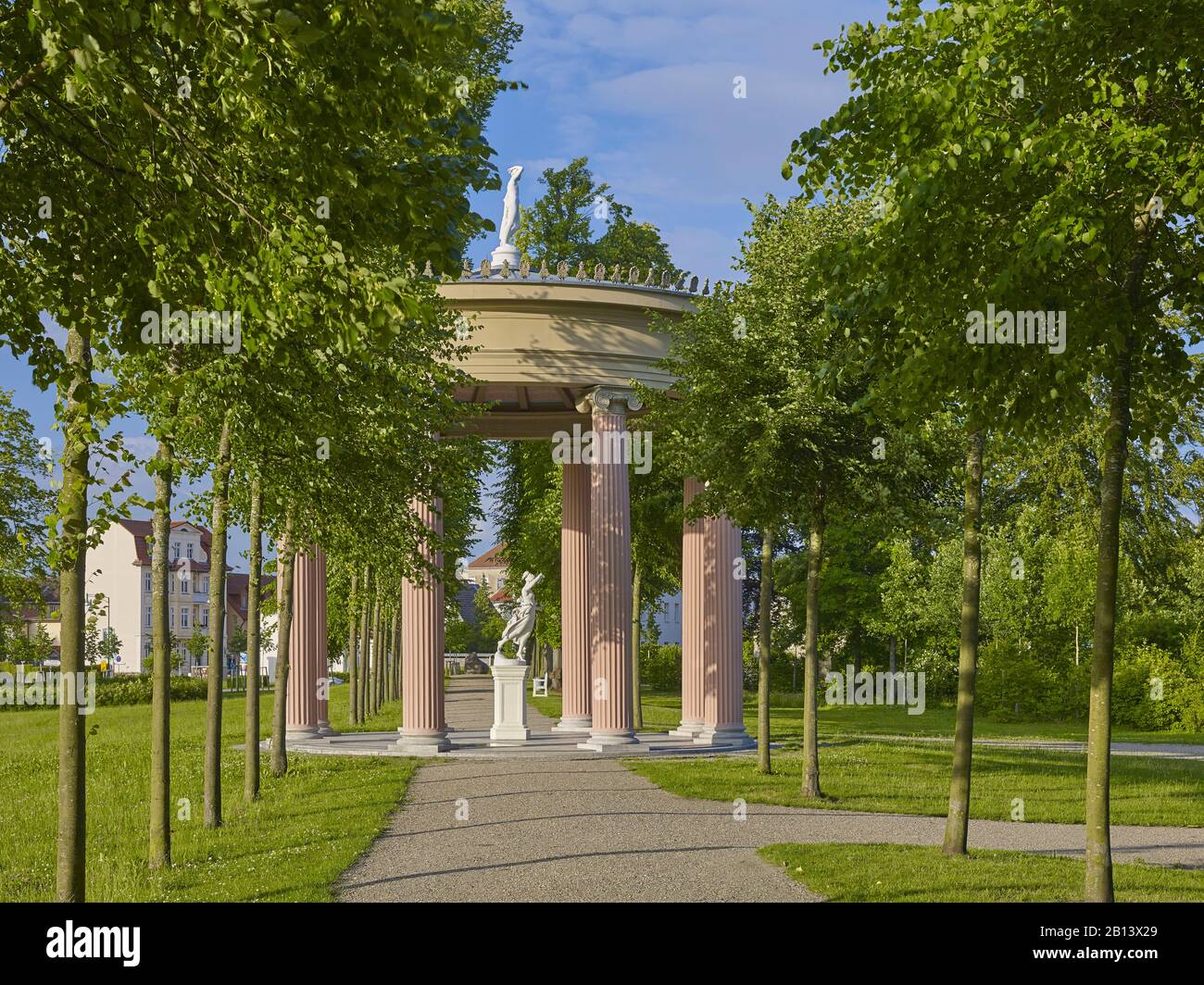 Temple de levage dans le parc du château de Neustrelitz, Mecklembourg-Poméranie-Occidentale, Allemagne Banque D'Images