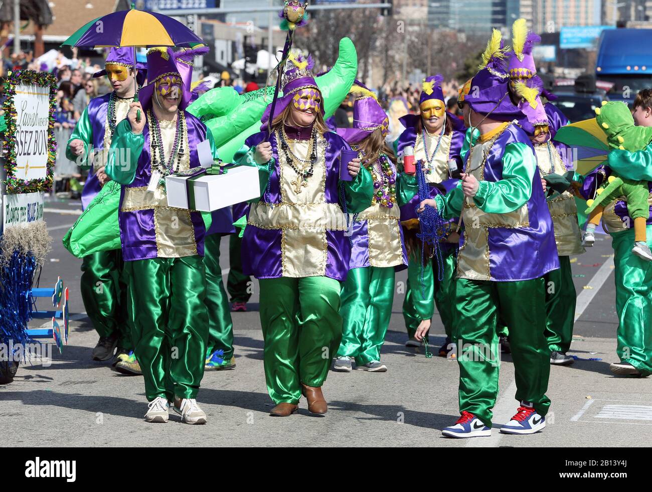 St. Louis, États-Unis. 22 février 2020. Défilez les participants à la marche en costume dans la parade Saint-Louis Mardi gras à Saint-Louis le samedi 22 février 2020. Photo de Bill Greenblatt/UPI crédit: UPI/Alay Live News Banque D'Images