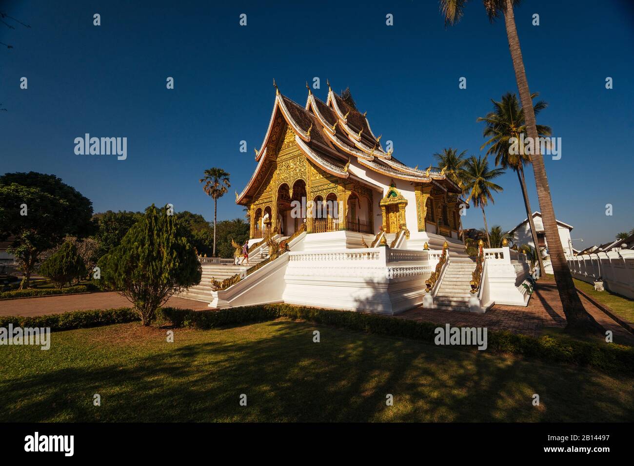 Haw Pha Bang Pavillion dans le parc du Palais Royal, Luang Prabang, Laos Banque D'Images