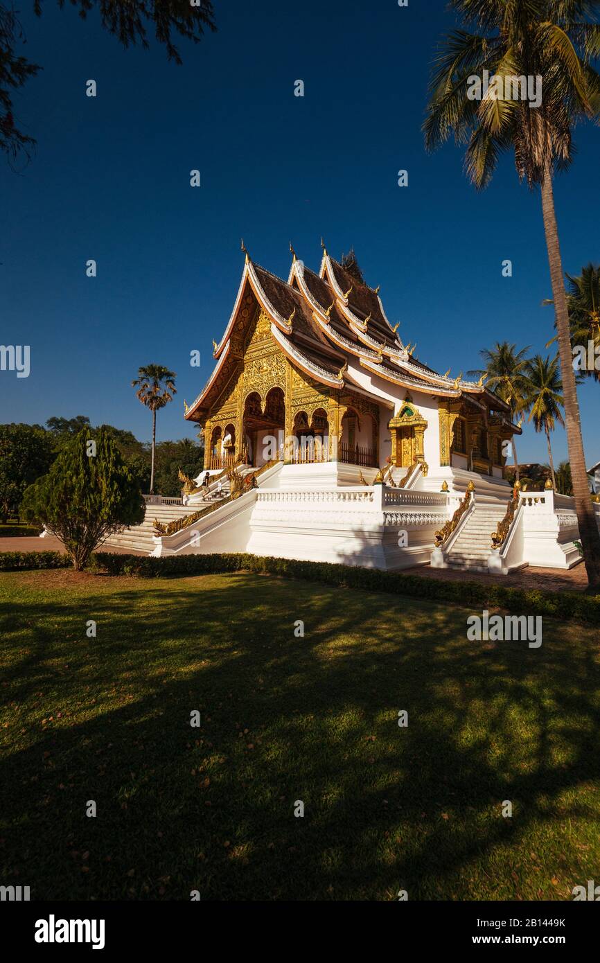 Haw Pha Bang Pavillion dans le parc du Palais Royal, Luang Prabang, Laos Banque D'Images