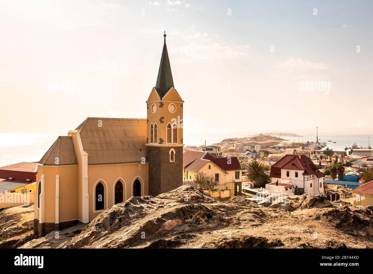 Lüderitz d'en haut avec l'église, Namibie Banque D'Images