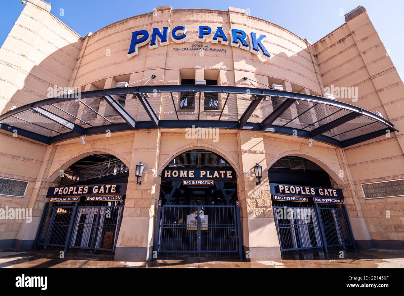 L'entrée de la plaque d'accueil au parc PNC où les Pittsburgh Pirates jouent sur le côté nord de la ville, Pittsburgh, Pennsylvanie, États-Unis Banque D'Images