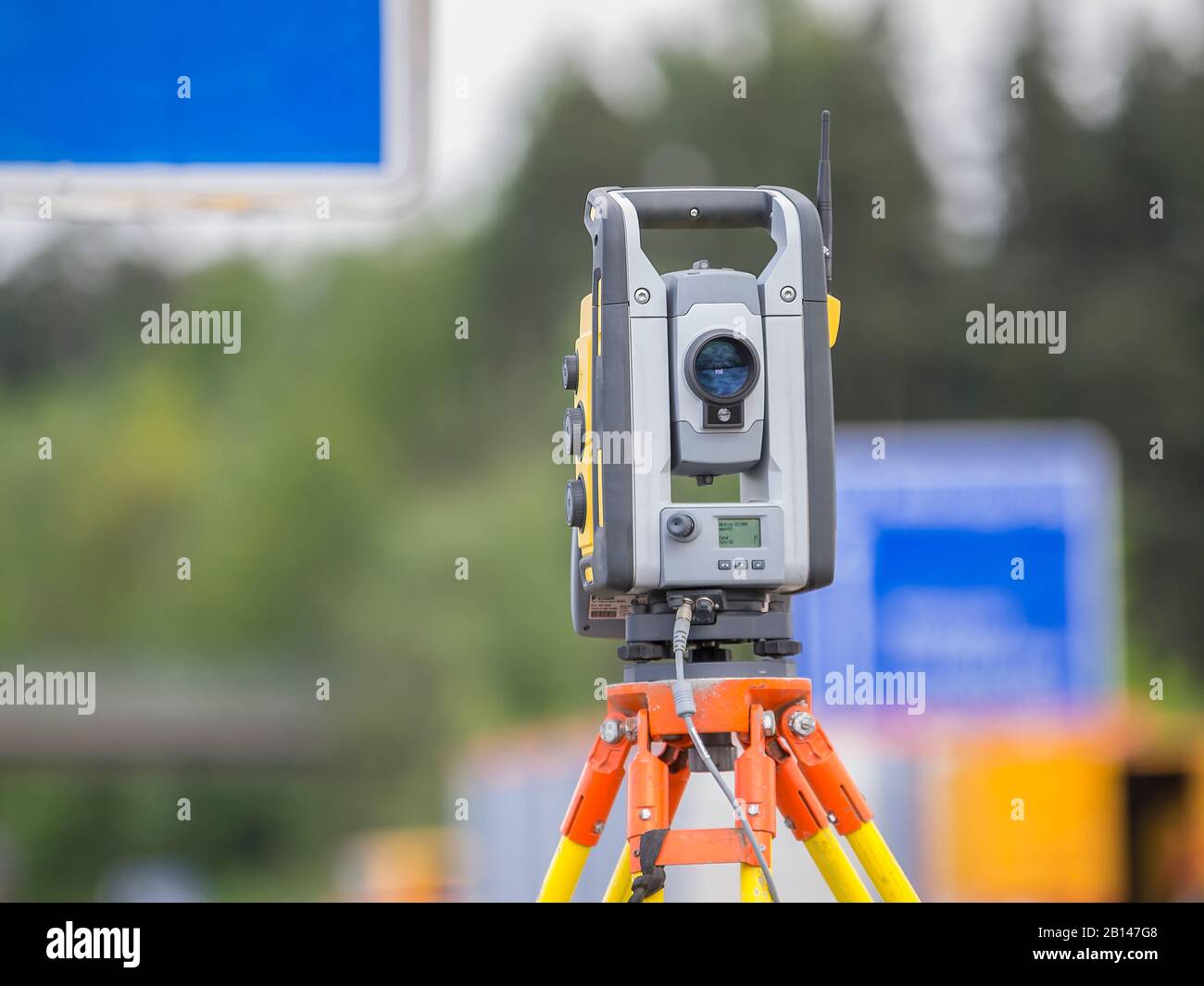 Appareil de mesure laser, construction de routes Photo Stock - Alamy