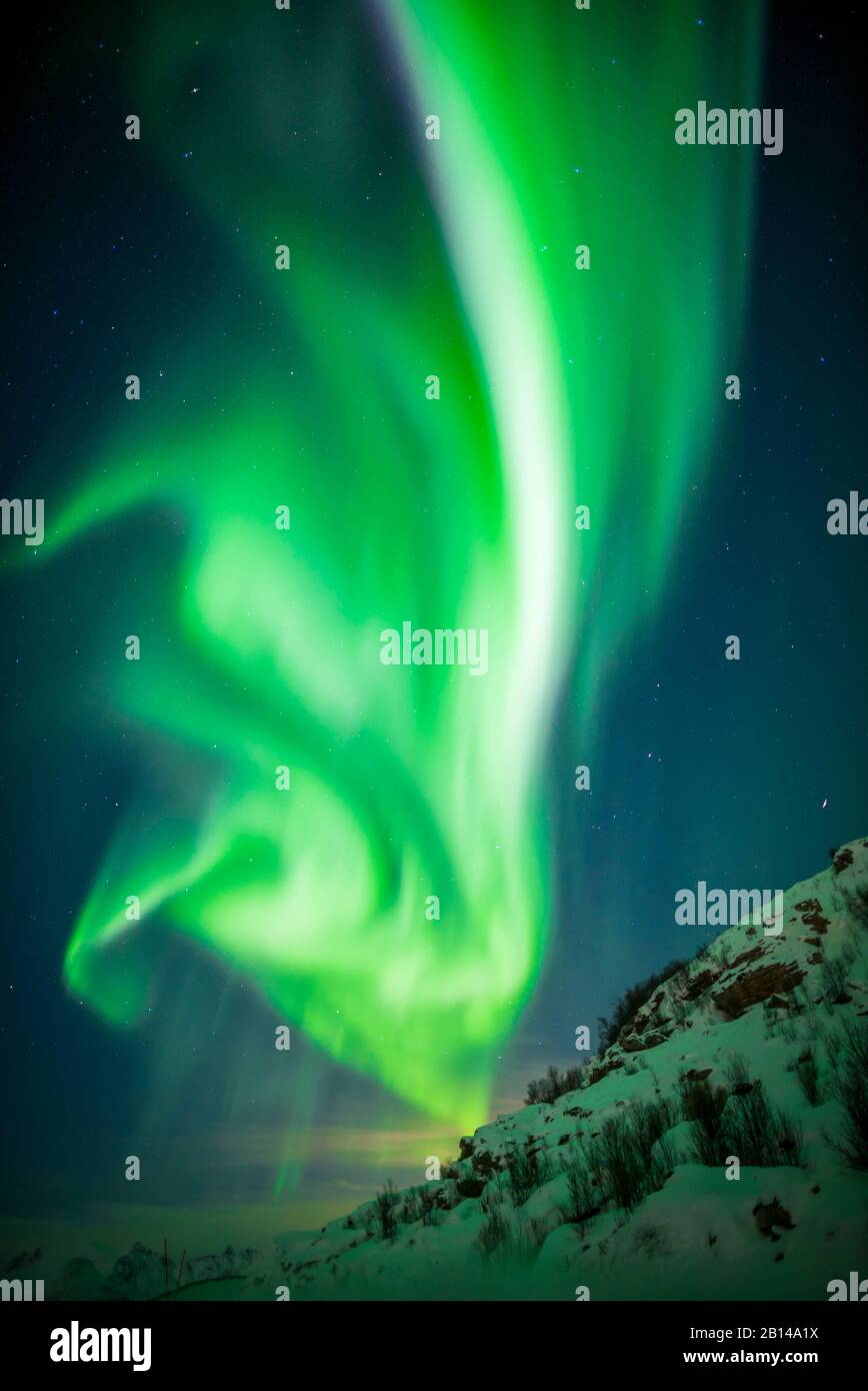 Lofoten Norvège lumières polaires en février hiver paysage d'hiver Aurora Borealis Banque D'Images