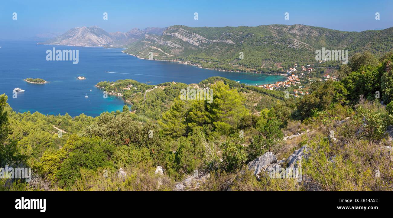 Croatie - Le paysage panoramatic et la côte de la péninsule de Peliesac près de Sveti Ivan Zuliana de crête. Banque D'Images