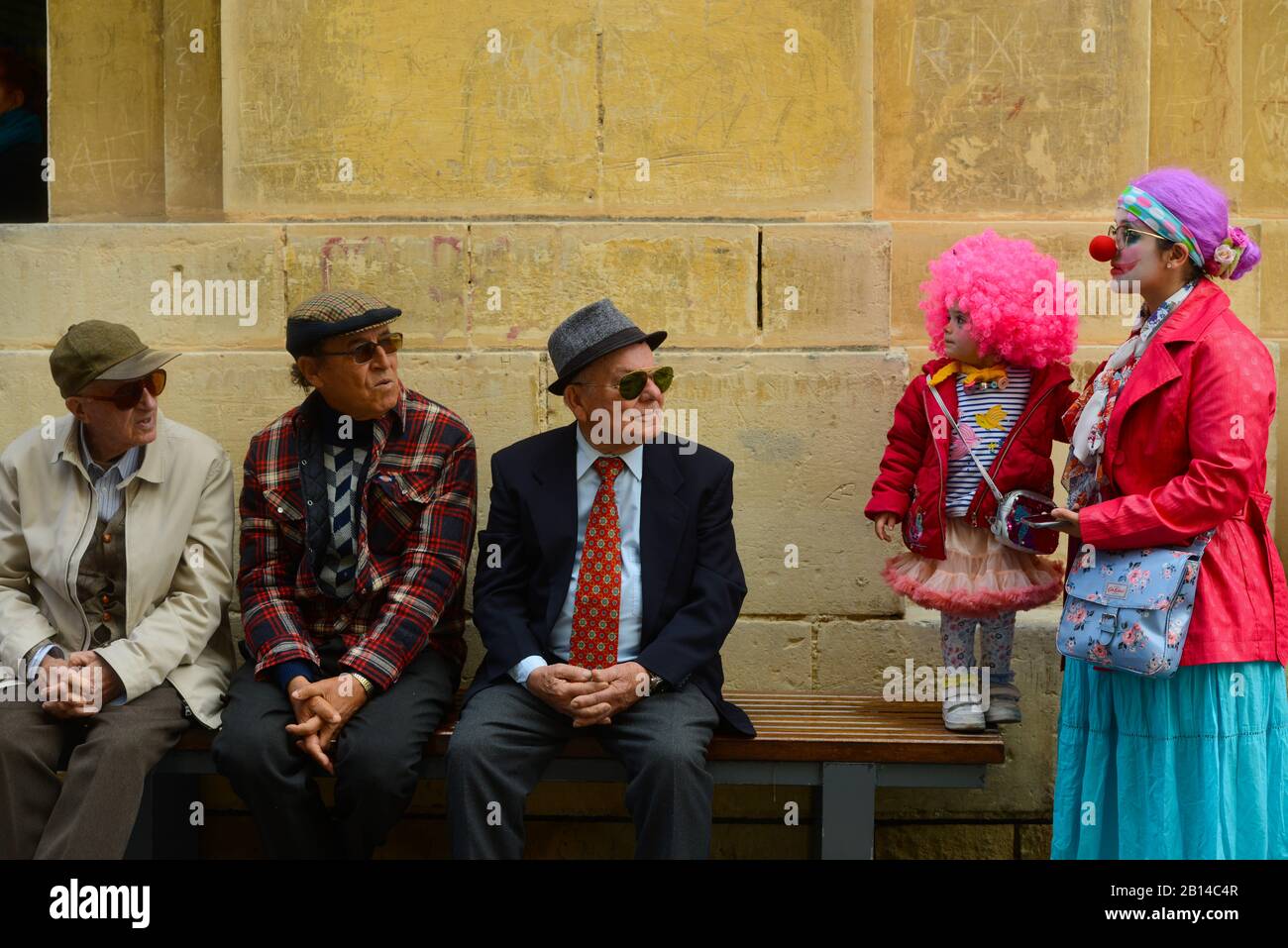 Pékin, Malte. 22 février 2020. Les gens déguisés sont vus pendant le carnaval de la Valette, Malte, 22 février 2020. Crédit: Jonathan Borg/Xinhua/Alay Live News Banque D'Images