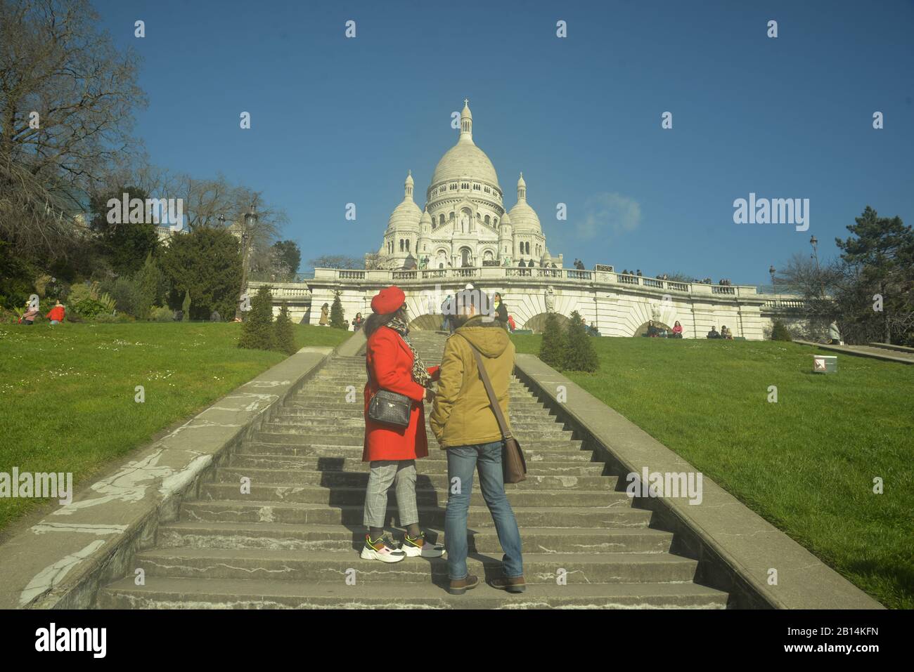 Voyageurs en escalier jusqu'au Sacré-cœur de Paris, pasakdek Banque D'Images