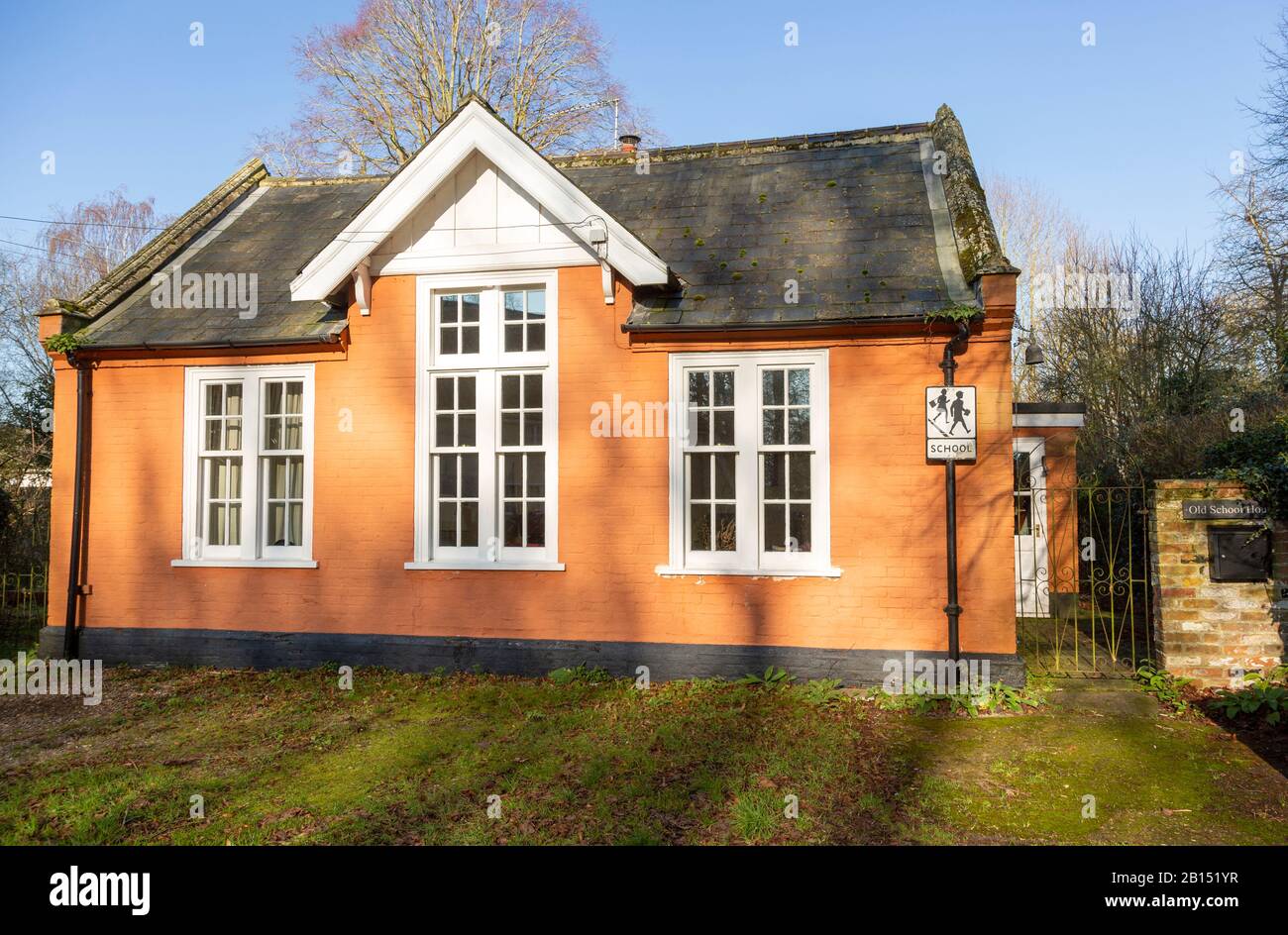 Ancien bâtiment scolaire de village converti en maison privée, Darsham, Suffolk, Angleterre, Royaume-Uni Banque D'Images