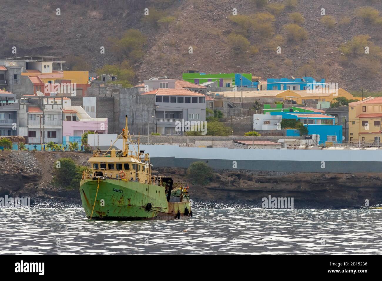 Vieux bateau pour écrevisses juste à côté de Tarafal, Cap Vert, Sao Nicolau, Tarafal Banque D'Images