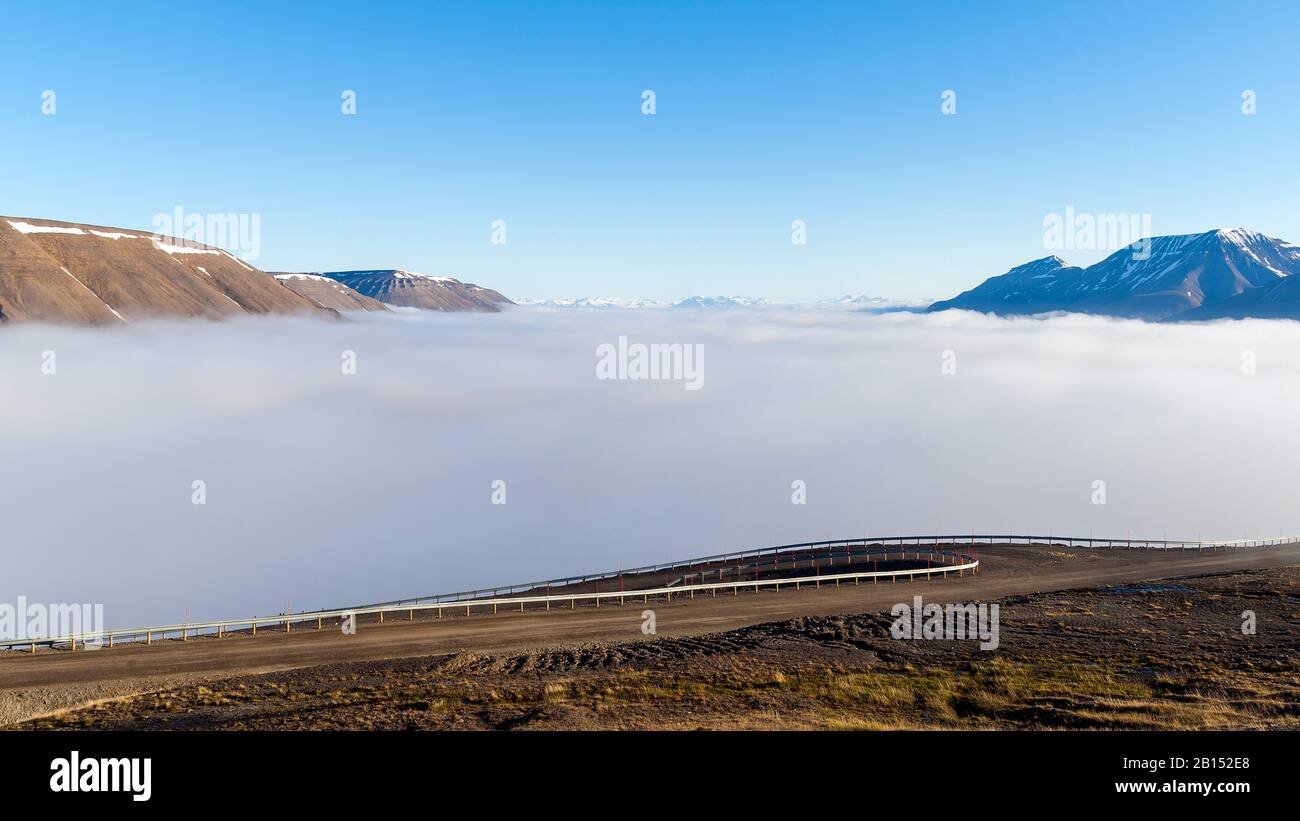 Vallée dans le brouillard, Norvège, Svalbard, Longyarbyen Banque D'Images