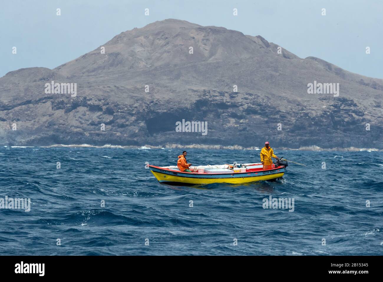 Deux fischermen en mer, les îles du Cap Vert, Raso Banque D'Images