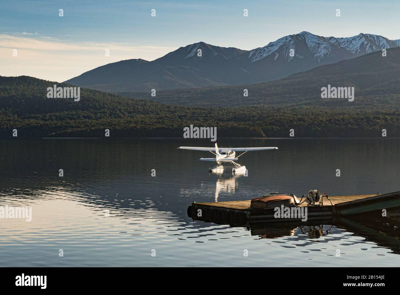 Un hydravion amarré sur le lac te Anau, porte d'entrée du parc national des Fiordlands, Nouvelle-Zélande Banque D'Images